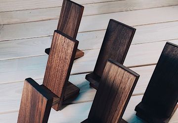 Подставка под смартфон из палисандра