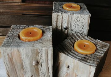 Подсвечники.