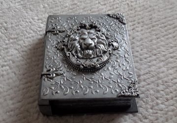 Шкатулка-книга "Страж"