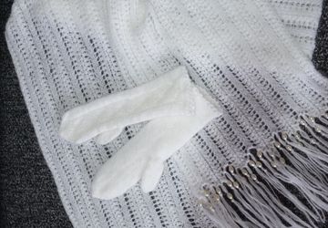 Шарф с варежками.