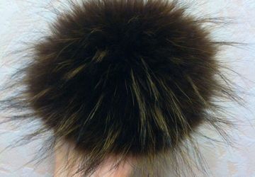 Меховые помпоны дешево от 80-350 руб, на шапочки и шарфики