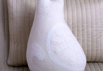 Валяная шерстяная подушка Ангельский кот