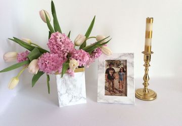 Великолепная рамка и ваза под мрамор своими руками