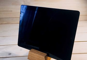 Подставка под смартфон или планшетный компьютер