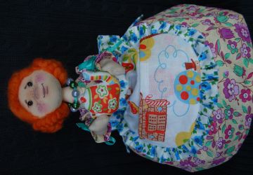 Кукла-грелка на чайник Маша