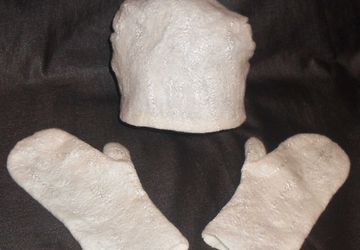 Комплект валяный шапка и варежки