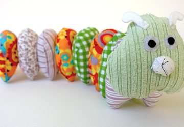 Разноцветная гусеница