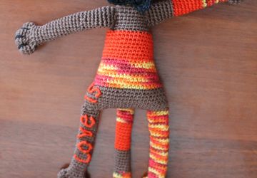 Вязаная игрушка "Кот Романтик"