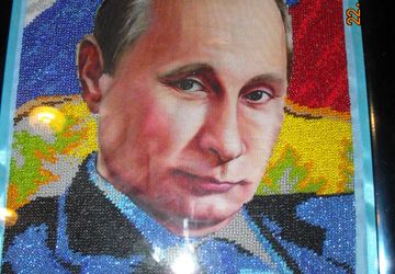 Портрет Путина В.В. бисером