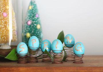 Оригинальные подставки-пружинки для яиц