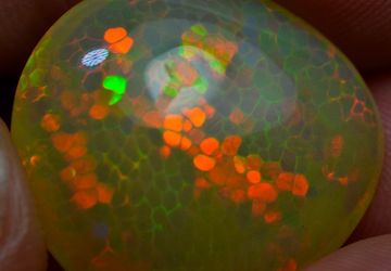 Безумно яркий и динамичный эфиопский опал, 14,23 карата.