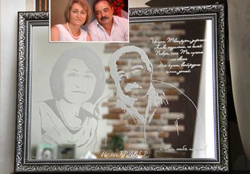 Портрет на зеркале в гравировке