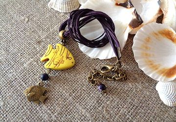 Подвеска из варисцита и тонированного говлита