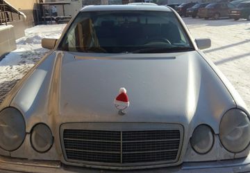 Аксессуар для мерседеса "Новогодняя шапочка"