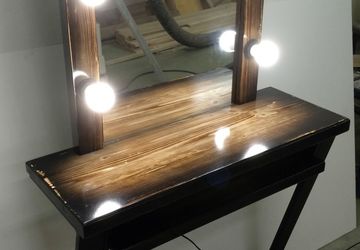 Стол визажиста, гримерный столик