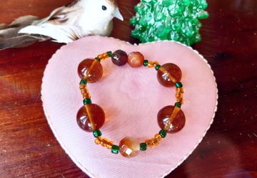 Браслет из бисера, агата и янтаря на резинке