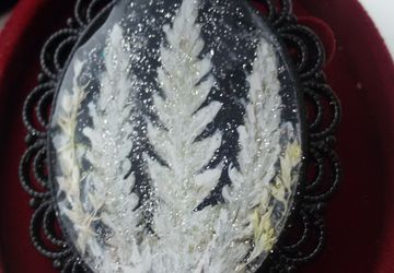 Кулон с эпоксидной смолой "Снежный папоротник "