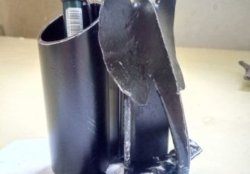 Подставка для ручек и карандашей.