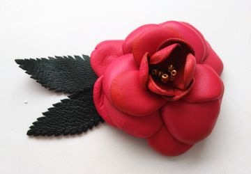 Брошь "Красная роза"