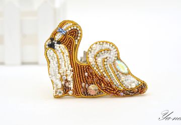 Брошь из бисера, канители, страз и бусин "Собачка Ши-Тцу"