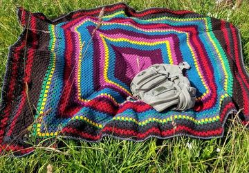 Пледы ручной работы, связанные крючком