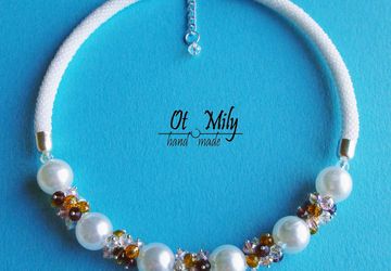 Колье из бисера и бусин Белая орхидея