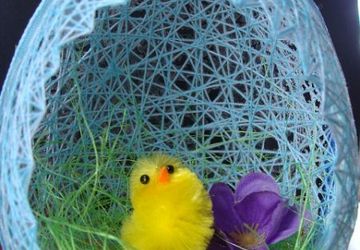 Декоративное пасхальное яйцо из ниток своими руками.