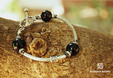 Браслет на замке из натуральных камней