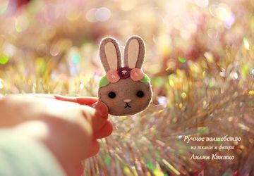 Брошь "Зайчишка"
