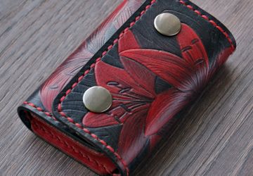 Кожаный женский кошелек "Красные лилии"