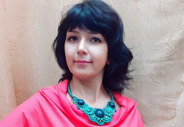 Колье из сутажа светло-зелёного цвета для торжественных случаев