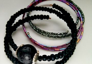 Три браслета из бисера