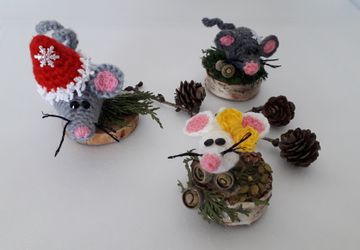 Мышонок на пенёчке.