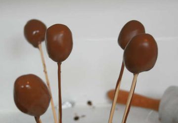 Шоколадные яйца, почти как настоящие