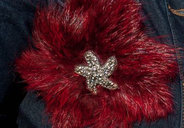 МЕХОВЫЕ БРОШИ