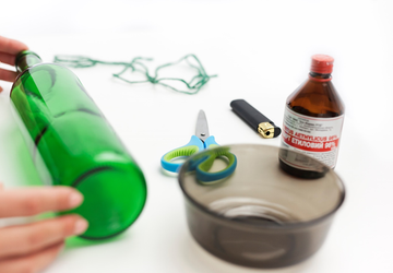 Стильная ваза из стеклянной бутылки своими руками.