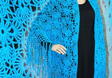 Вязаная шаль Бирюзовая даль.