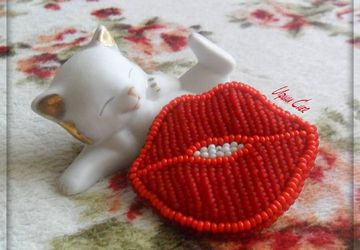 Брошка "Red Lips"