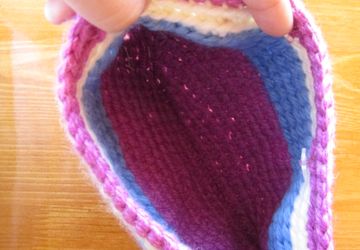 Женская вязанная косметичка