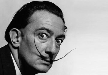 Деревянная брошь "Сальвадор Дали"