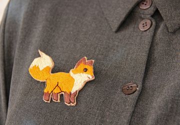 Вышитая брошь "Лисичка"