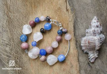 Браслет на замке из натуральных камней