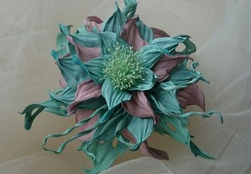 Брошь из натуральной кожи