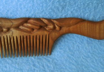 Расчёски деревянные резные ручная работа.