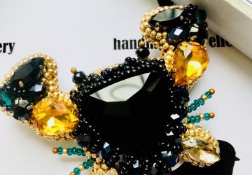 Брошь черно-золотой краб