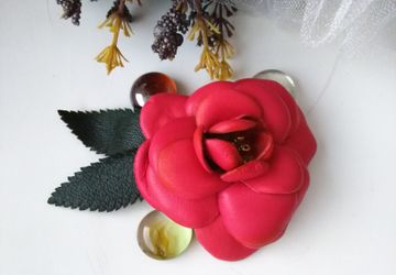 Брошь "Красная роза"