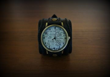 Часы женские на широком ремешке из натуральной кожи