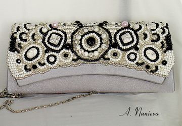 Клатч ручной работы, вышитый бисером.