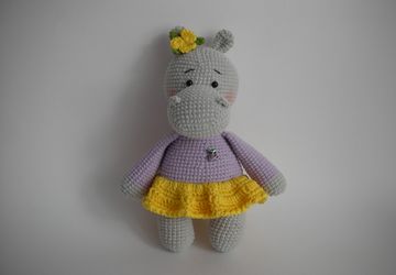 Игрушка вязаная бегемотиха "Глаша"