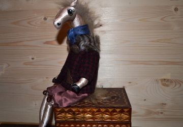 Конь в пальто